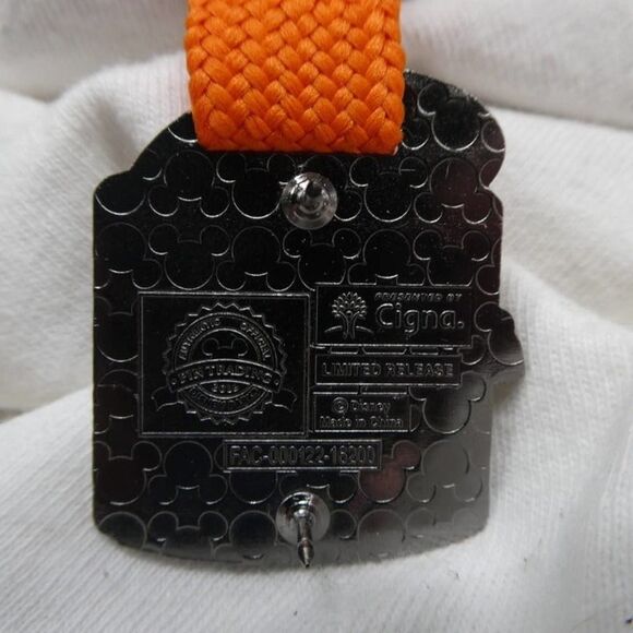 Disney Pin Country Bears 5K Big Al Medal RunDisney Half Marathon Weekend 2016 - Picture 7 of 8